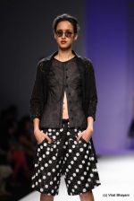 Model walk the ramp for Raj Shroff Show at Wills Lifestyle India Fashion Week 2012 day 5 on 10th Oct 2012 (175).JPG